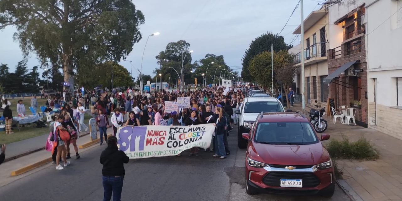 Multitudinaria marcha por el D�a de la Mujer